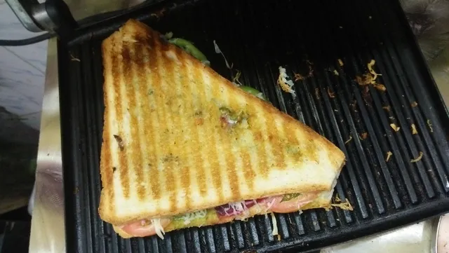 Om Prakash Bhelpuri Center