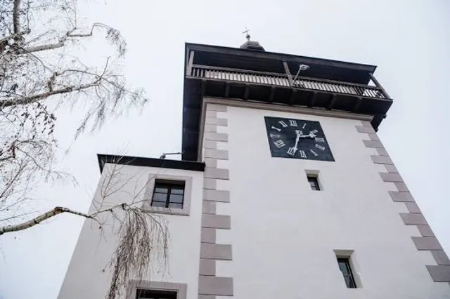 Kamenná věž Hláska