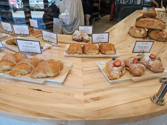 Le Quartier Bakery & Café - Edgewood