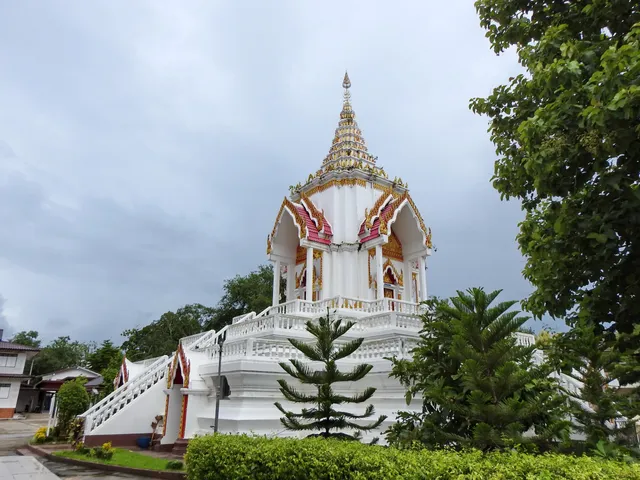 Wat Sri Sutthawat (Phra Aram Luang)