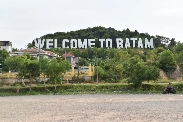 Welcome To Batam Monument