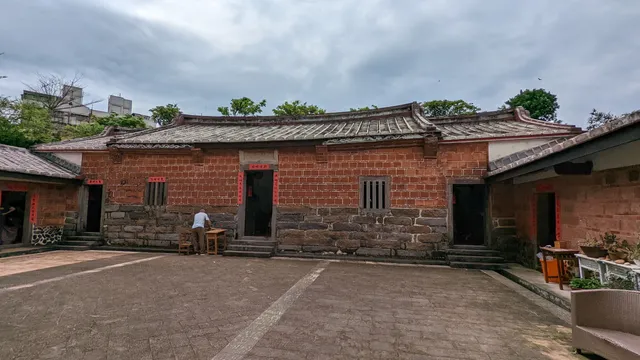 Cheng Family Abode by the Gongsitian River