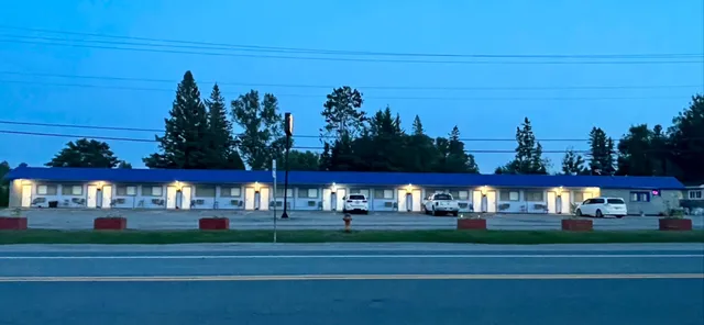 Village Inn & Suites