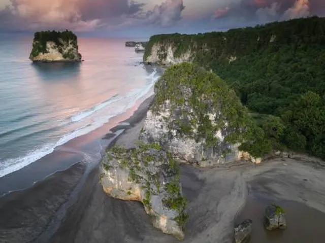 Pantai Watu Malandong