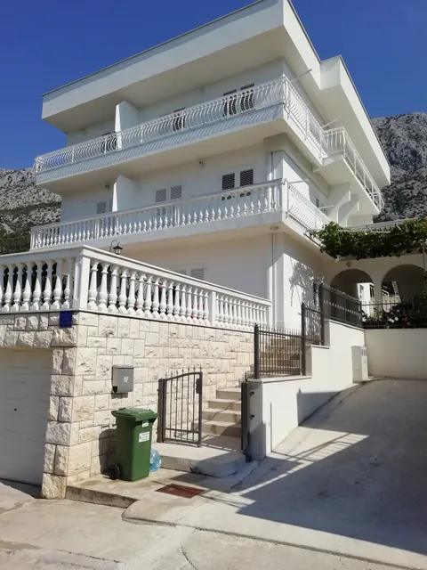 Apartment Villa Bajna