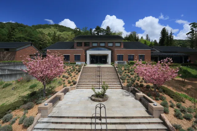 北アルプス展望美術館 (池田町立美術館)