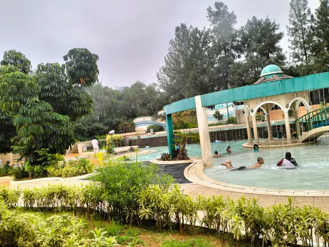 Paradise Dreamland Swimming Pool