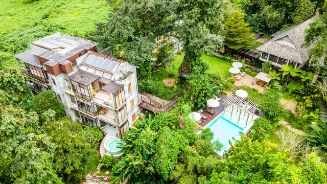 Proud Phu Fah Mae Rim