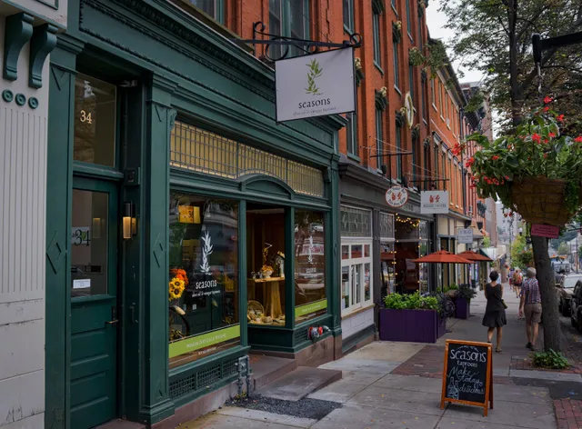 Seasons Olive Oil & Vinegar Taproom