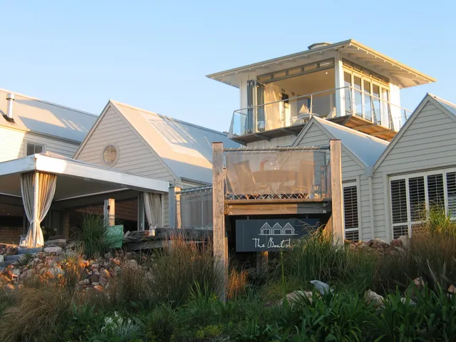 The Boatshed Hotel