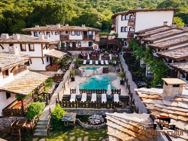 The Old Houses (Starite Kashti)