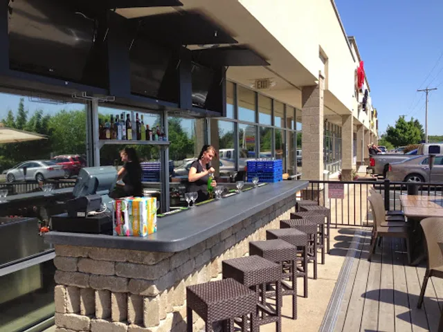 Flo's Pizzeria Ristorante & Sports Bar