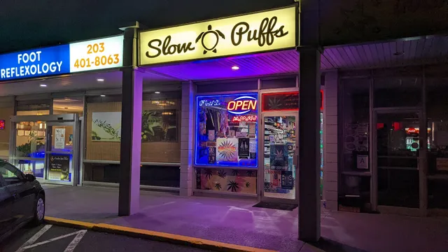 Slow Puffs Hamden Smoke Shop | Vape | Eliquid | Glass Pipes | CBD | Kratom | Exotic Snacks