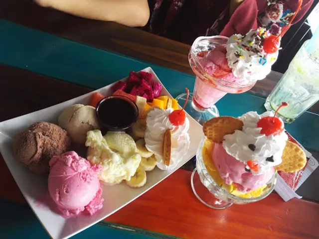 Quan Ice Cream & Coffee House