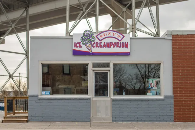Suzy's Ice Creamporium/Original Alberts