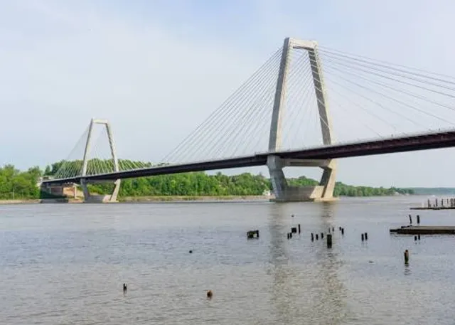 Lewis and Clark Bridge