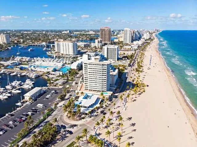 Las Olas Beach