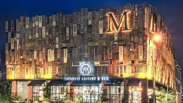 M Boutique Station 18