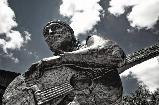 Willie Nelson Statue