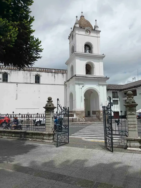Catedral Católica de Latacunga - Parroquia Eclesiástica San Vicente Mártir