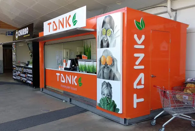 TANK Fraser Cove- Smoothies, Raw Juices, Salads & Wraps