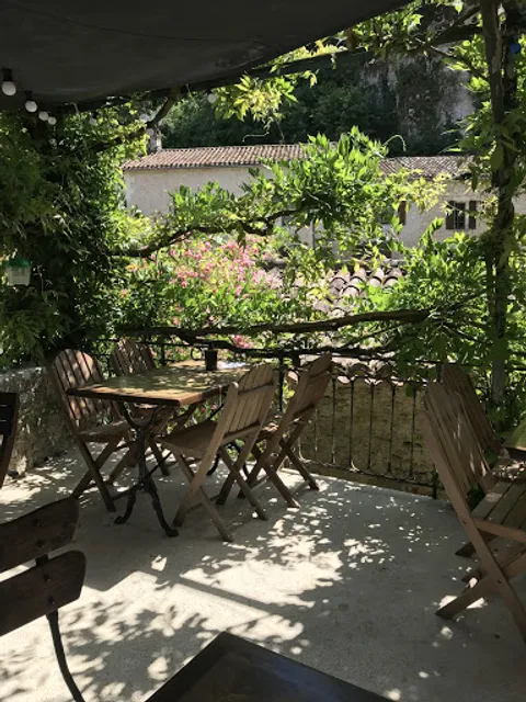 Le Cafe de Gavaudun Restaurant L’Essentiel