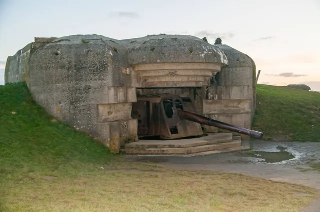 Longues-sur-Mer battery