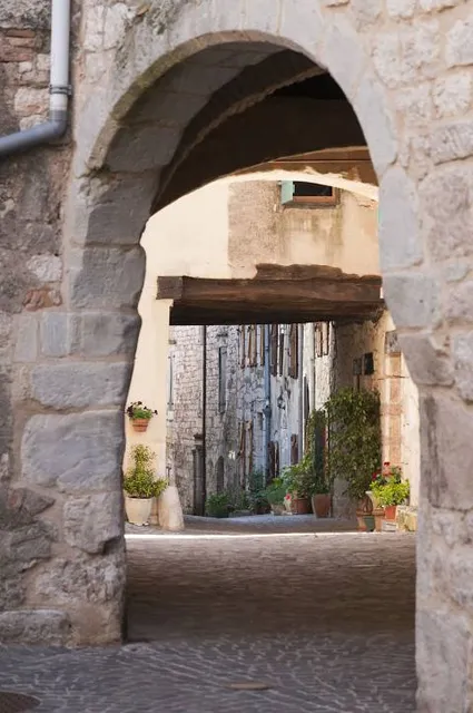 Place des Arcades, Valbonne