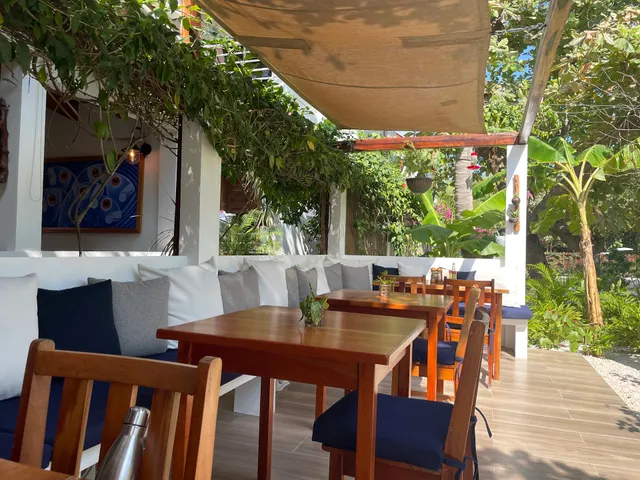 Weezie’s Patio Cafe & Bar