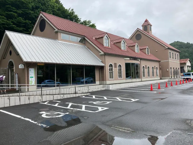 Yoseinomori Glass Museum