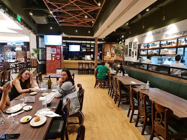 Italianni's - Evia Lifestyle Center