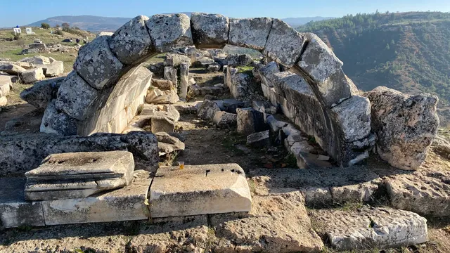 Apollon Lairbenos Tapınağı