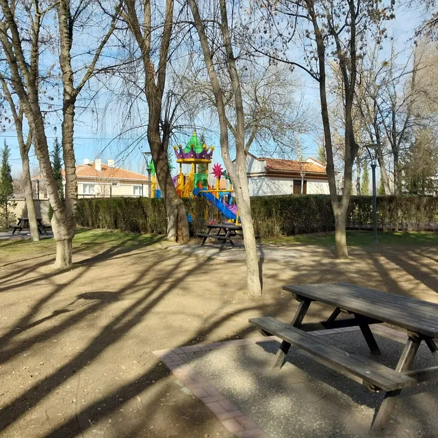 Güzler Piknik Alanı ve Evcil hayvan parkı