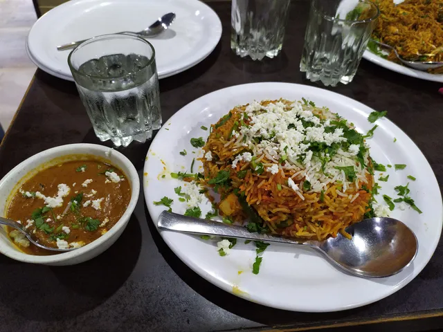 Lazeez Restaurant CP 5