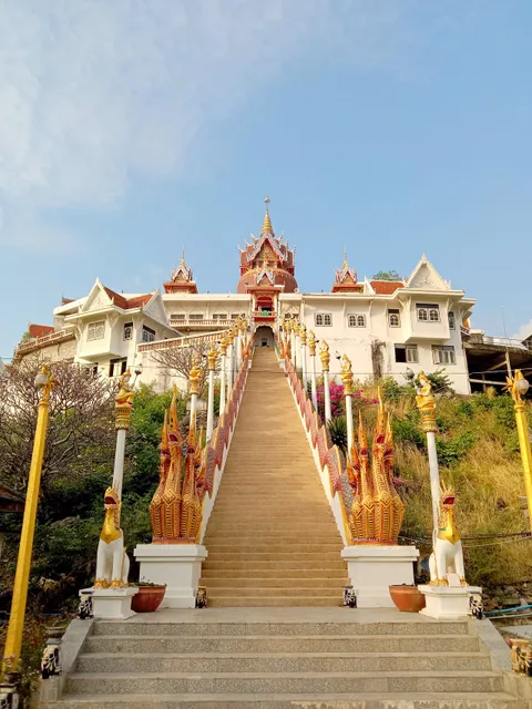 Wat Khao Phrom Sawan