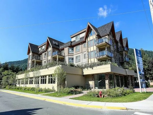 Harrison Lake View Suites