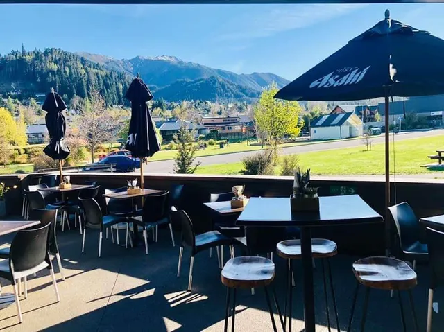 Salt N Pepper Cafe/Restaurant/Bar