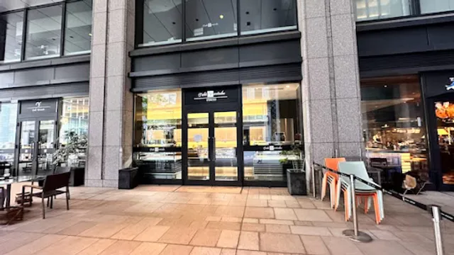 cakes & cafe Toshi Yoroizuka Tokyo Store