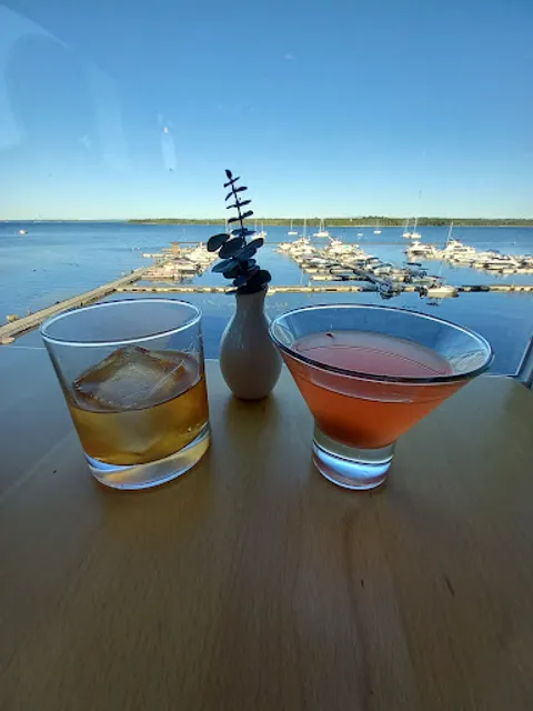 The Mariner Bar & Grill