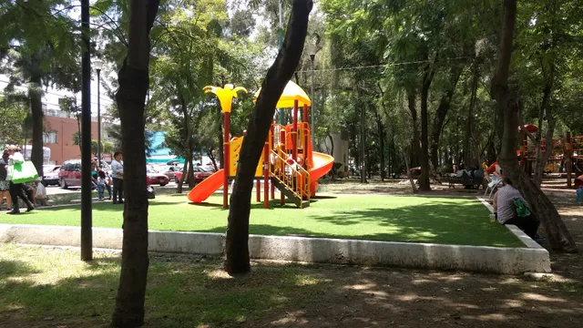 Popular Col. Rastro Park