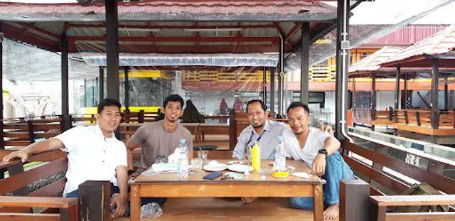 Saunk Coffee and Resto