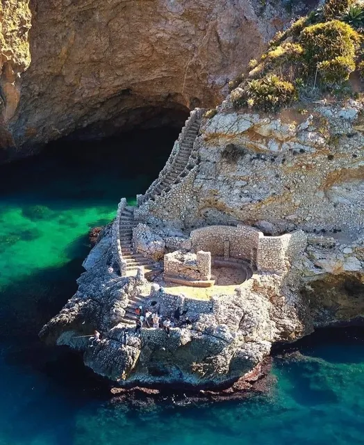 Grotta dei Muletti (Cala Muletti)