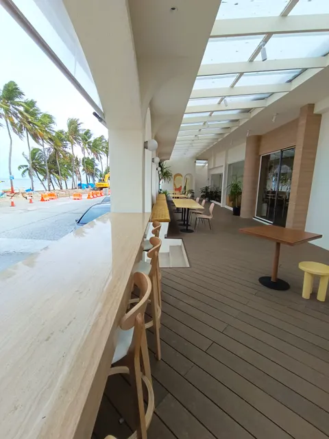 Peeps breakfast and bar