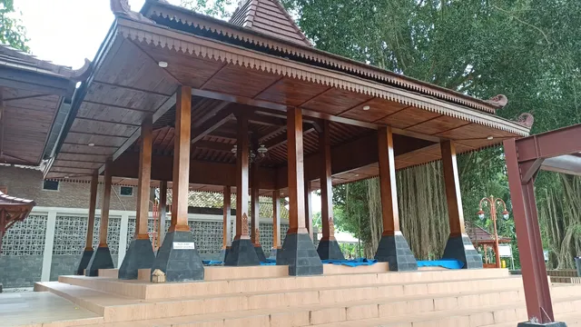 Sendang Ontrowulan Gunung Kemukus
