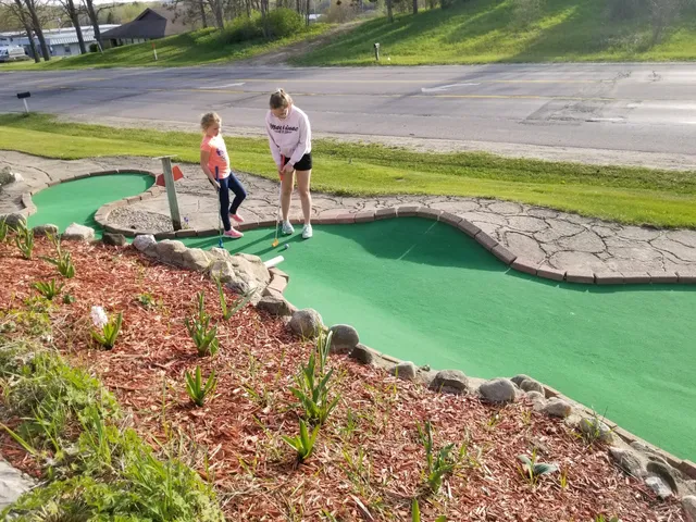 Crystal Falls Mini Golf & Ice Cream Shop