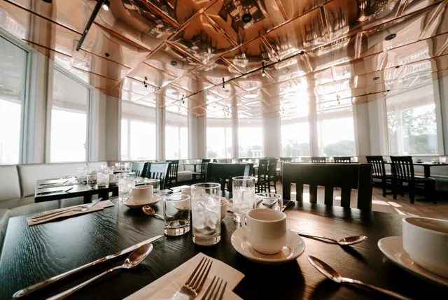 Lures Restaurant and Bar