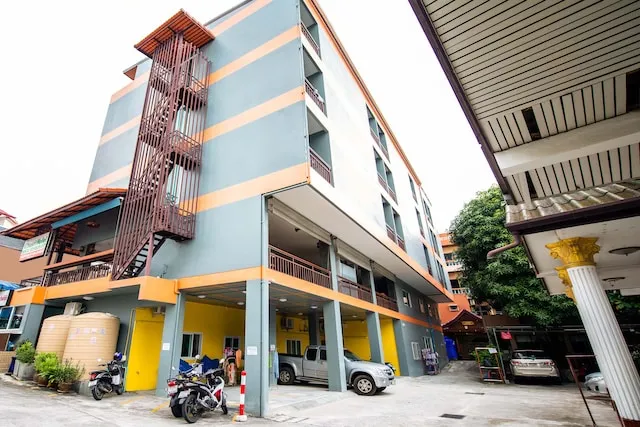 OYO 249 Chusri Hotel