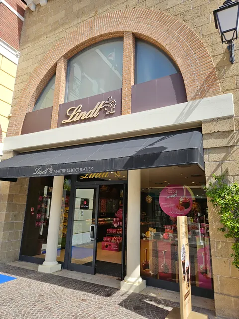 Lindt Chocolate Shop Castel Romano