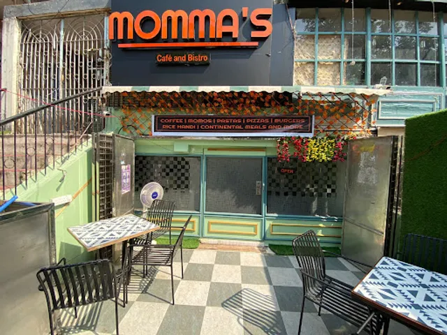 Retreat Cafe and Eatery (previously Momma’s Cafe)