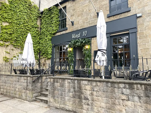 West 10 Bar & Kitchen